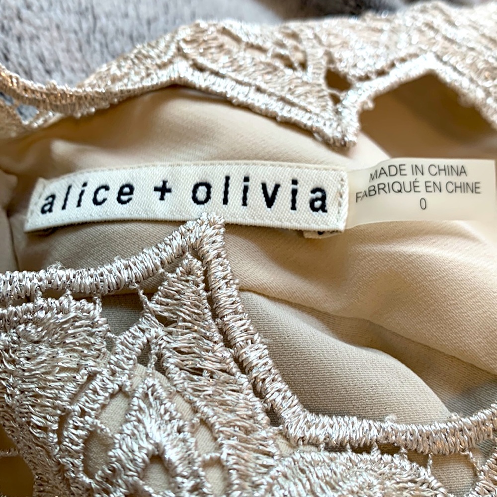A beautiful Alice + Olivia Lace Sheen Dress in a Size 0.
